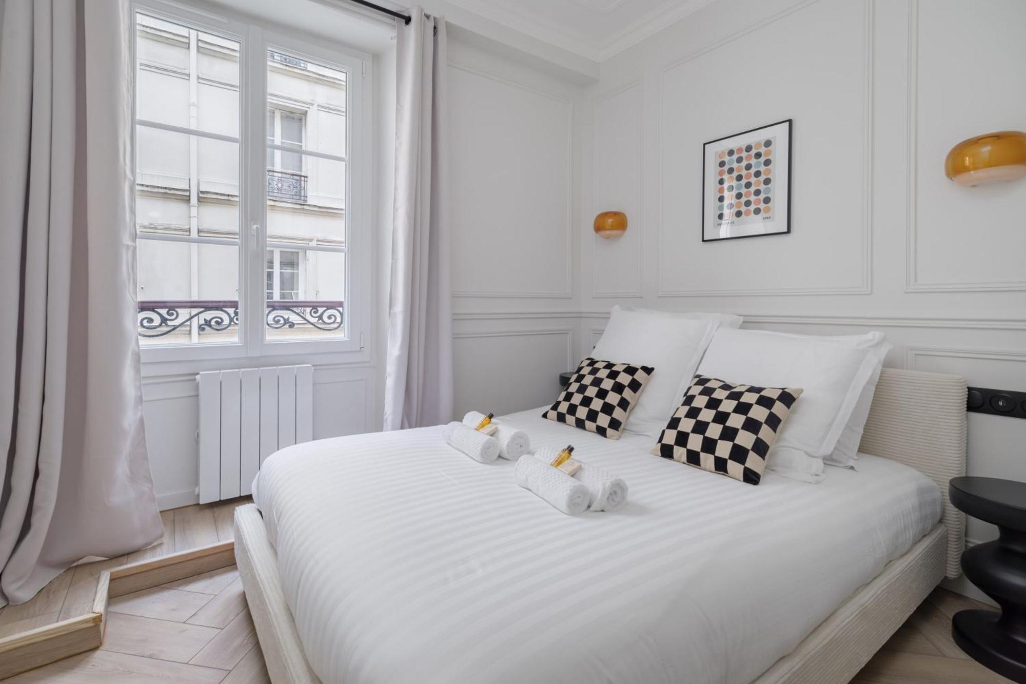 Poetic Stay - Saint Lazare Paris Ngoại thất bức ảnh