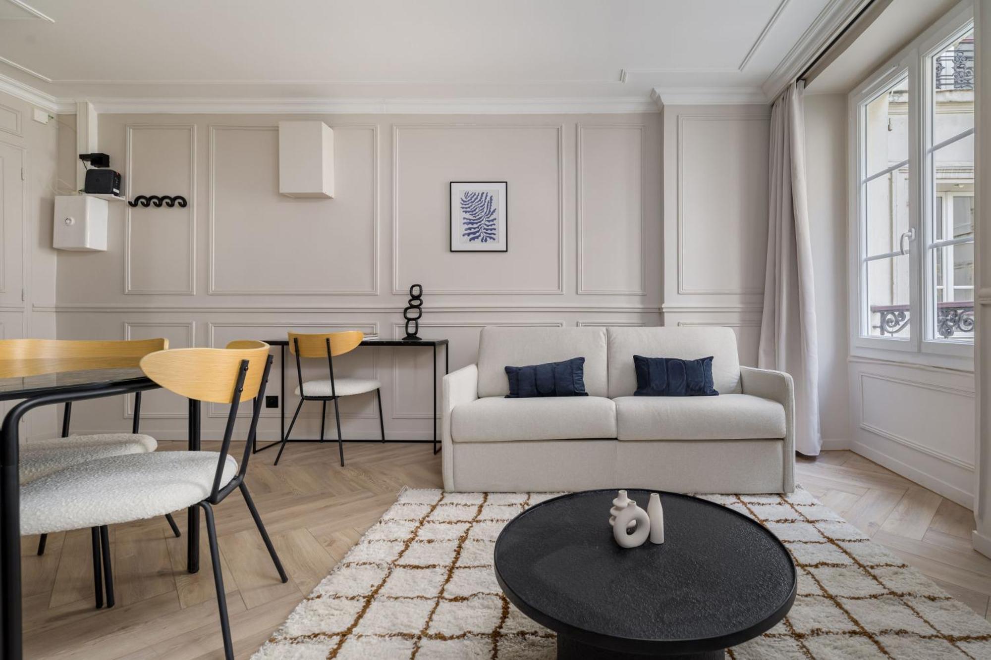 Poetic Stay - Saint Lazare Paris Ngoại thất bức ảnh